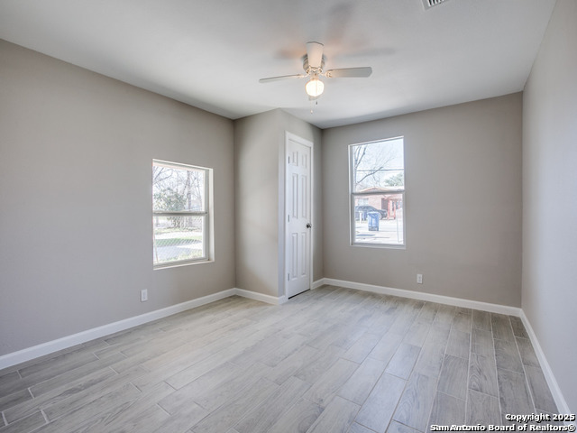 Listing photo id 7 for 4238 Commercial