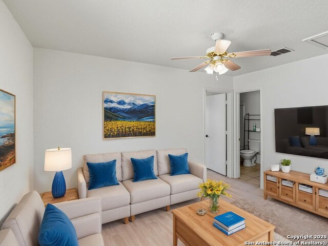 Listing photo id 9 for 3223 Crested Creek