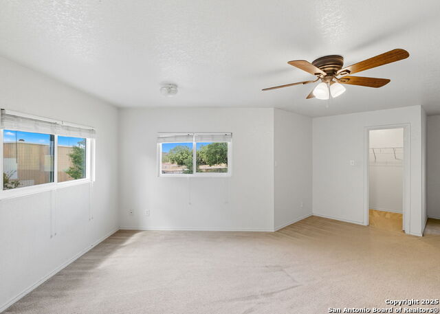 Listing photo id 12 for 3223 Crested Creek