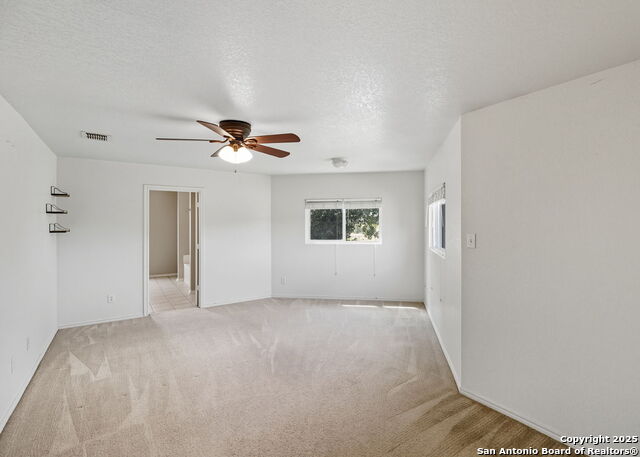 Listing photo id 13 for 3223 Crested Creek