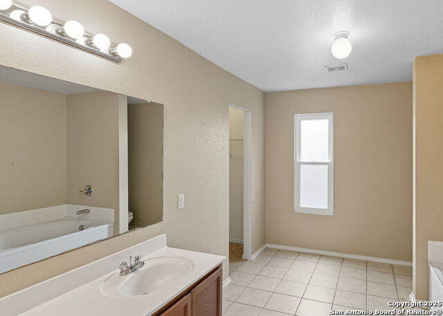 Listing photo id 15 for 3223 Crested Creek