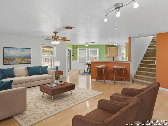 Listing photo id 0 for 3223 Crested Creek