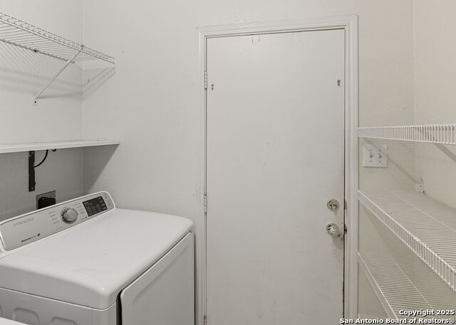 Listing photo id 21 for 3223 Crested Creek