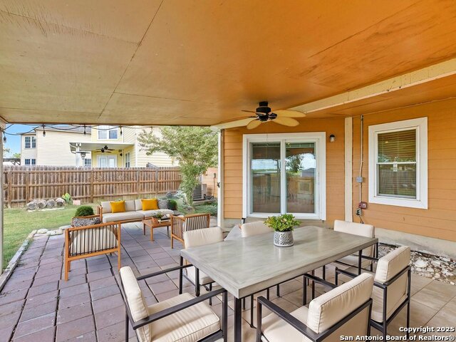 Listing photo id 24 for 3223 Crested Creek