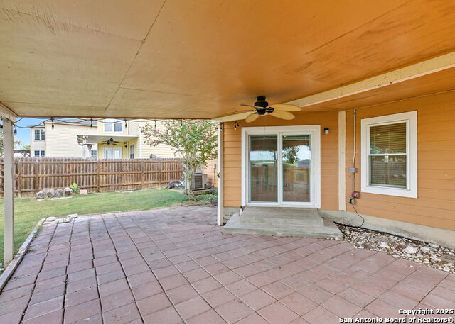 Listing photo id 25 for 3223 Crested Creek
