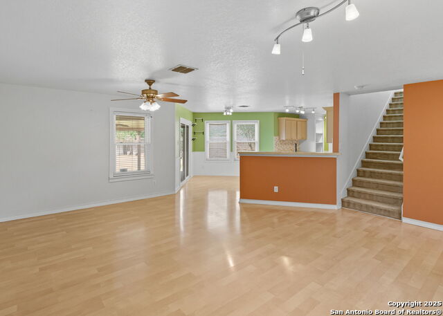 Listing photo id 1 for 3223 Crested Creek