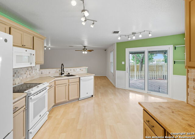 Listing photo id 6 for 3223 Crested Creek