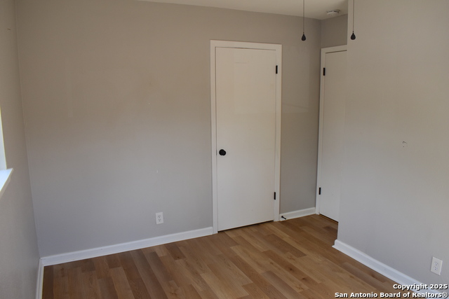 Image 11 of 22 For 204 Royal Dr