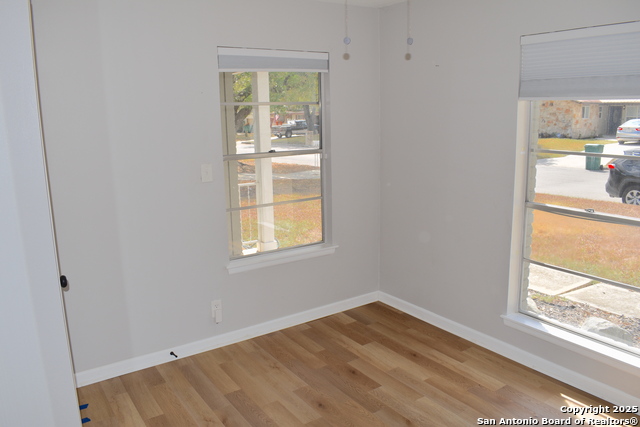 Image 12 of 22 For 204 Royal Dr