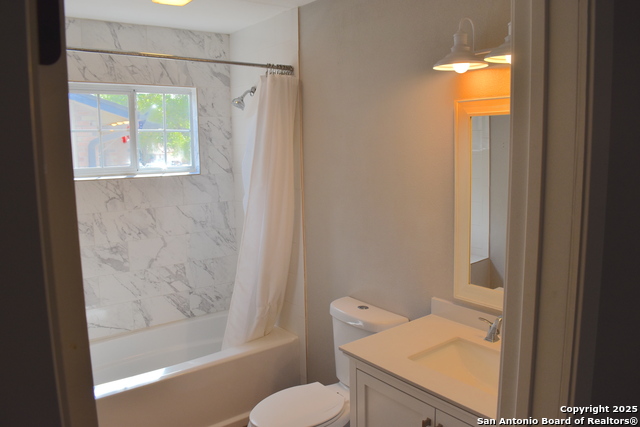 Image 13 of 22 For 204 Royal Dr