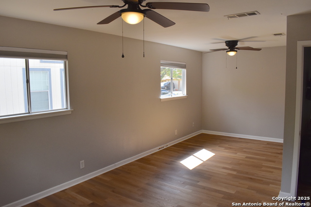 Image 18 of 22 For 204 Royal Dr