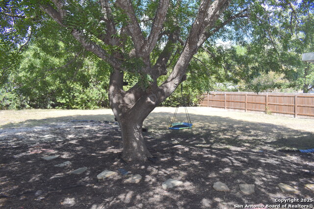 Image 19 of 22 For 204 Royal Dr