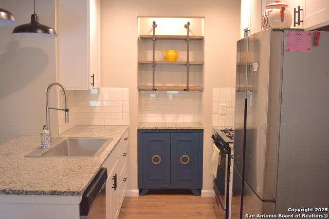 Image 3 of 22 For 204 Royal Dr