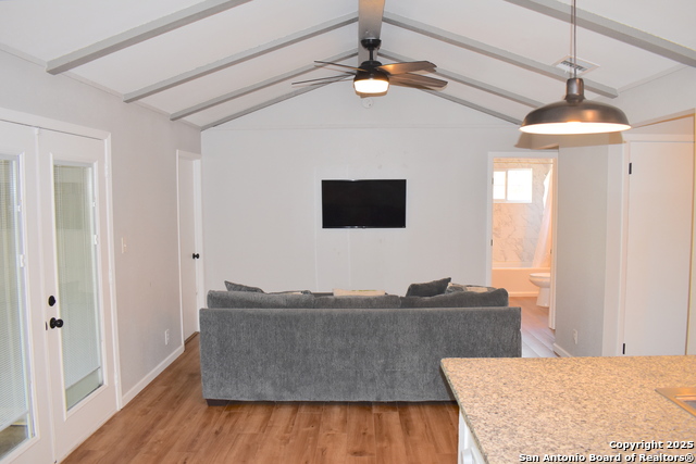 Image 6 of 22 For 204 Royal Dr