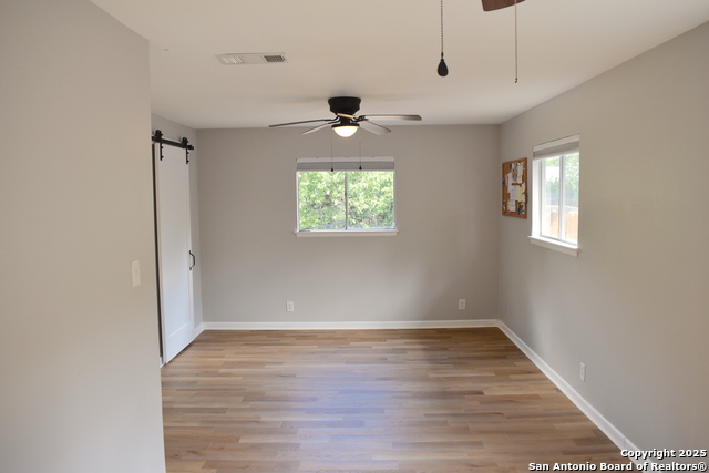 Image 9 of 22 For 204 Royal Dr