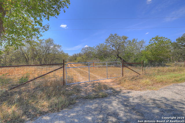 Image 3 of 22 For 445 Single Oak Rd
