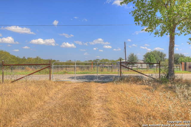 Image 4 of 22 For 445 Single Oak Rd