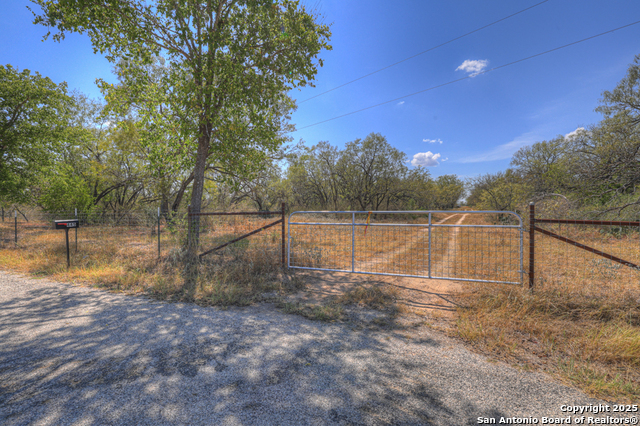 Image 5 of 22 For 445 Single Oak Rd