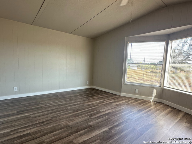 Listing photo id 7 for 175 Cr 481  