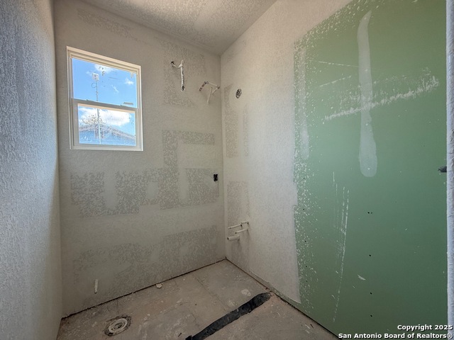 Listing photo id 10 for 3274 N Ih 35