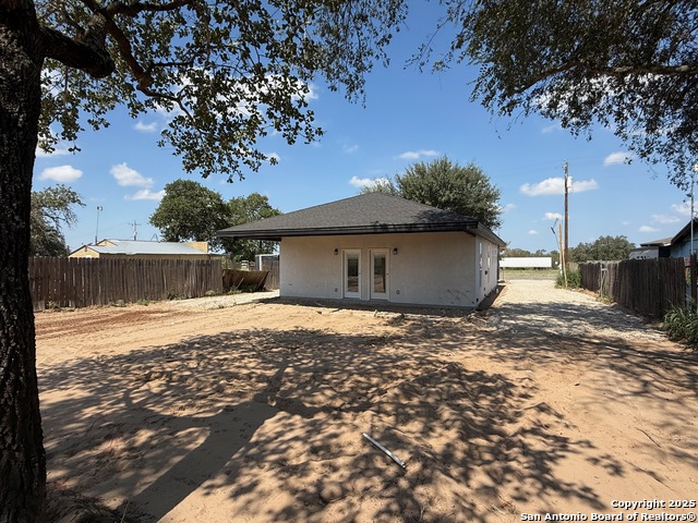 Listing photo id 16 for 3274 N Ih 35