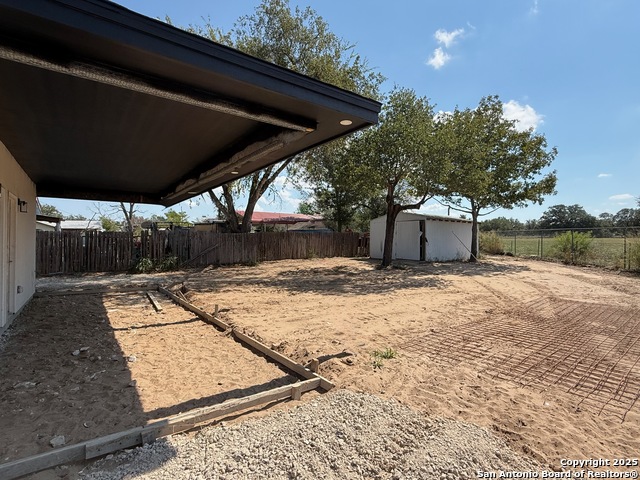 Listing photo id 17 for 3274 N Ih 35