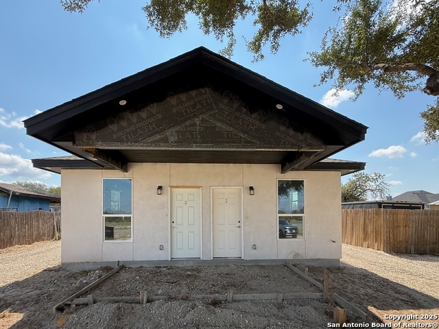 Listing photo id 1 for 3274 N Ih 35