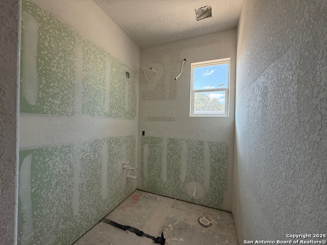 Listing photo id 4 for 3274 N Ih 35