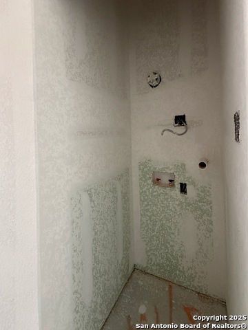 Listing photo id 5 for 3274 N Ih 35