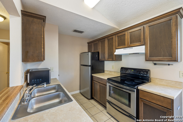 Image 12 of 31 For 9140 Timber Path 2204