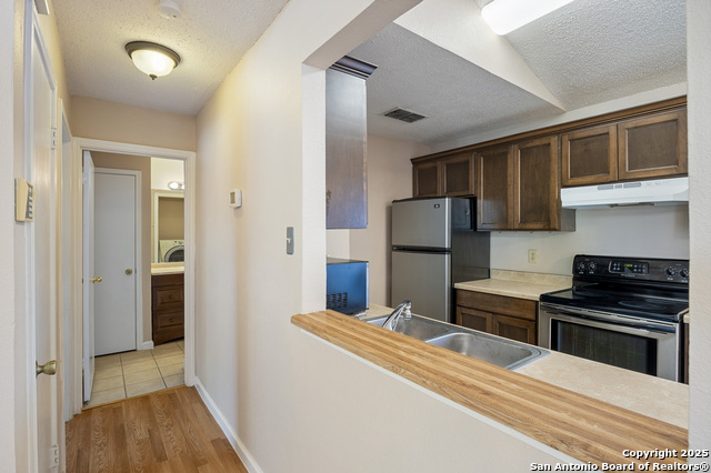 Image 13 of 31 For 9140 Timber Path 2204