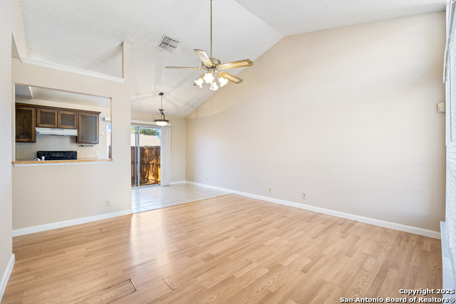 Image 4 of 31 For 9140 Timber Path 2204