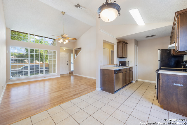 Image 7 of 31 For 9140 Timber Path 2204