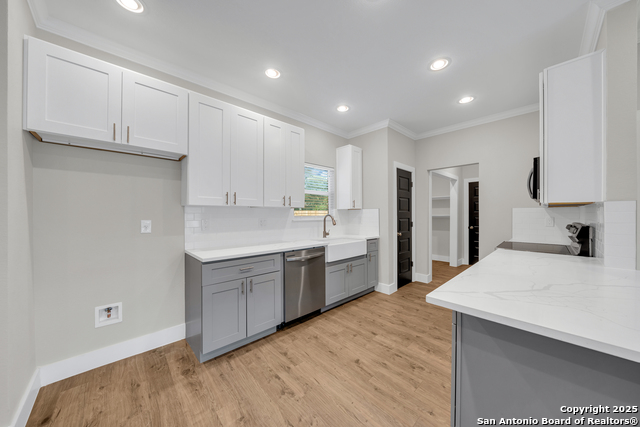 Listing photo id 5 for 4130 Moana