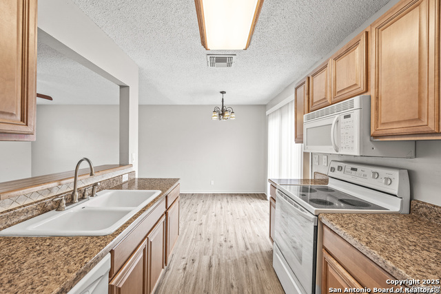 Image 10 of 30 For 9140 Timber Path 1204