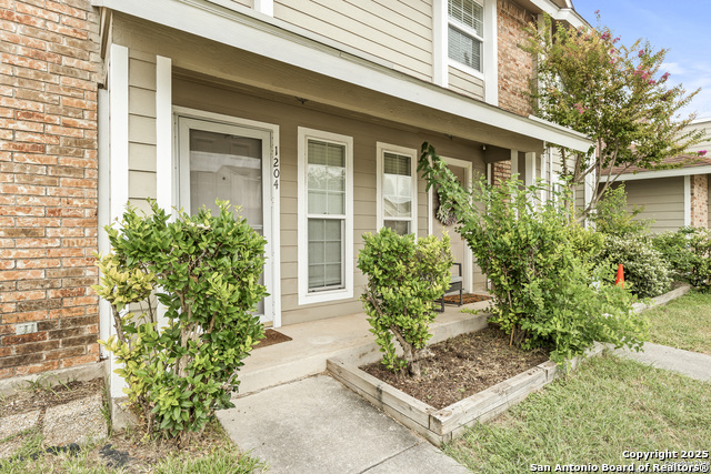 Image 24 of 30 For 9140 Timber Path 1204