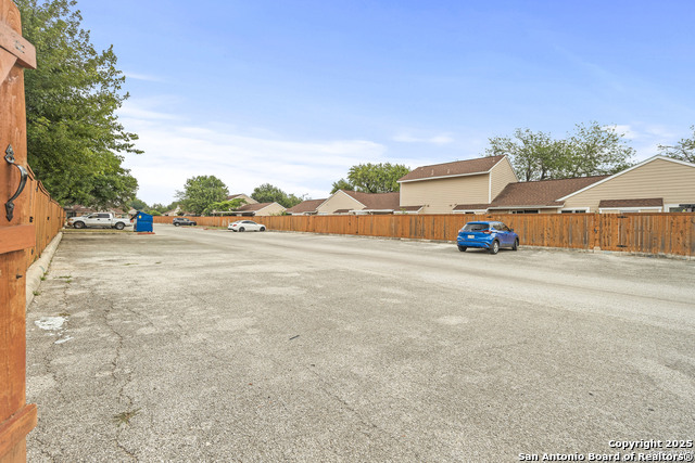 Image 29 of 30 For 9140 Timber Path 1204