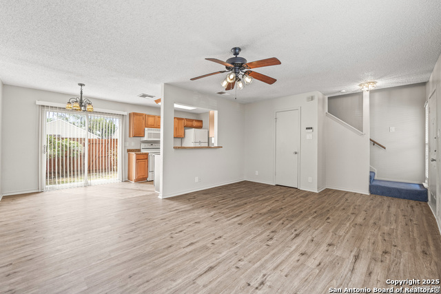 Image 4 of 30 For 9140 Timber Path 1204