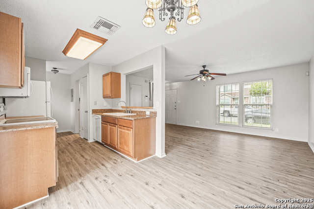 Image 6 of 30 For 9140 Timber Path 1204