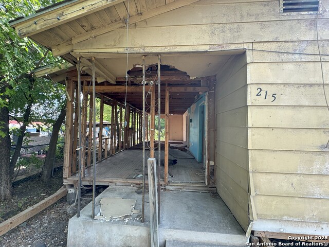 Image 3 of 9 For 215 Rehmann  