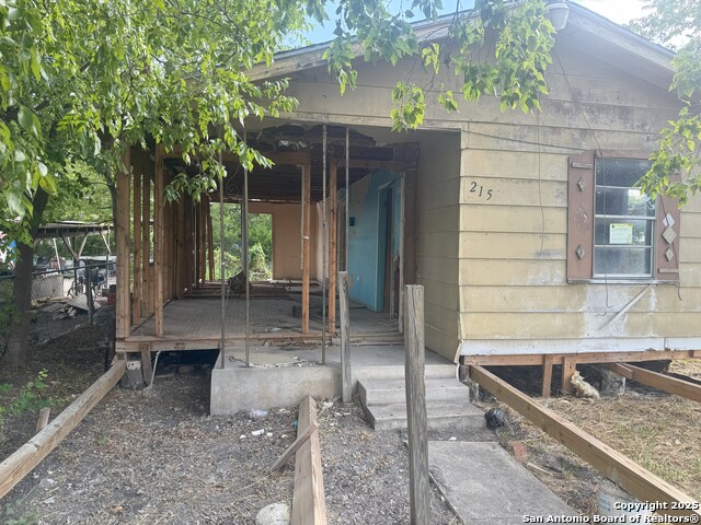 Image 4 of 9 For 215 Rehmann  