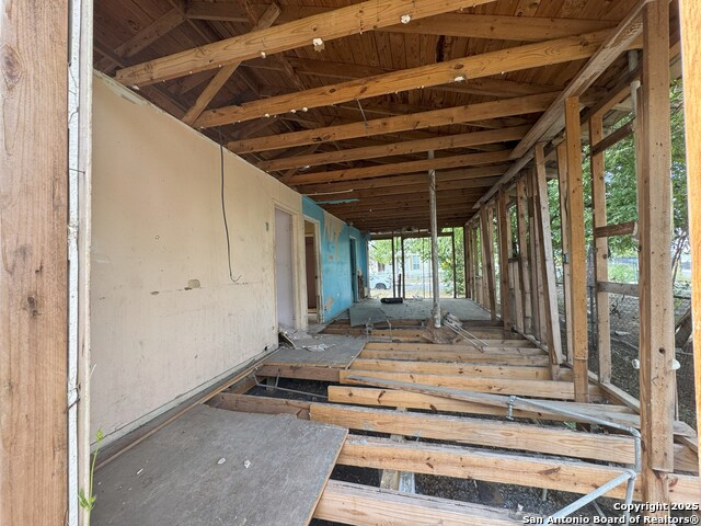 Image 5 of 9 For 215 Rehmann  