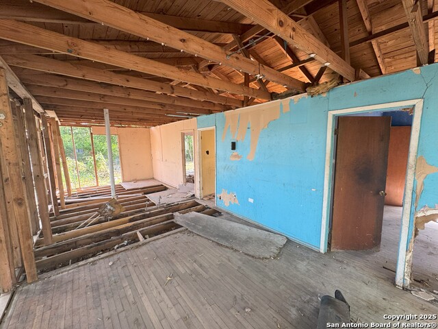 Image 6 of 9 For 215 Rehmann  