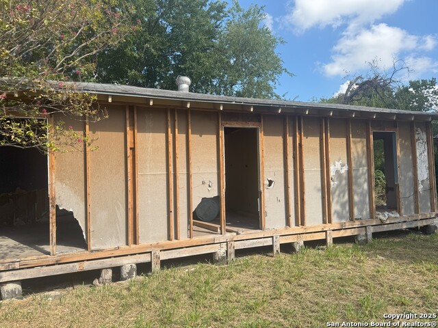 Image 7 of 9 For 215 Rehmann  