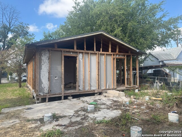 Image 8 of 9 For 215 Rehmann  