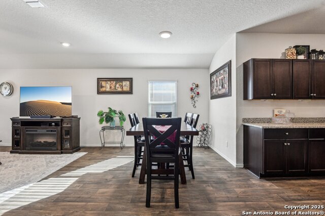 Listing photo id 8 for 759 Ocelot Court