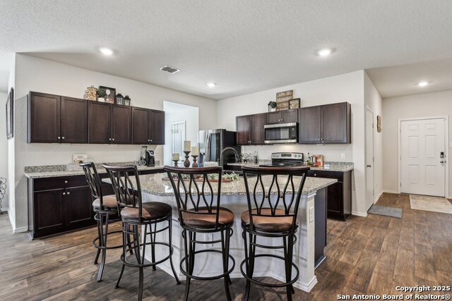Listing photo id 10 for 759 Ocelot Court