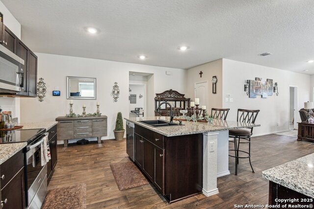 Listing photo id 13 for 759 Ocelot Court