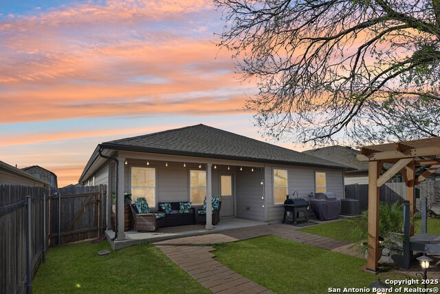 Listing photo id 0 for 759 Ocelot Court