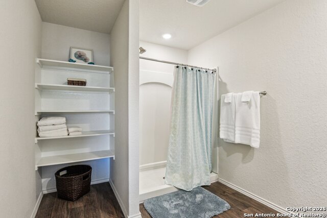 Listing photo id 18 for 759 Ocelot Court